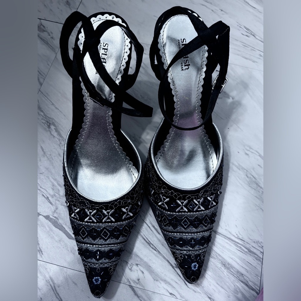 Pointed toe Embroidered and Beaded Black and Silver heels Size:9M
